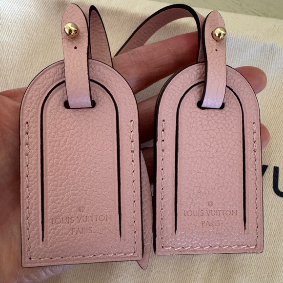 Louis Vuitton rose Ballerine luggage tag. - Picture 3 of 7